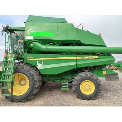 Colheitadeira John Deere S440 - Duas plataformas