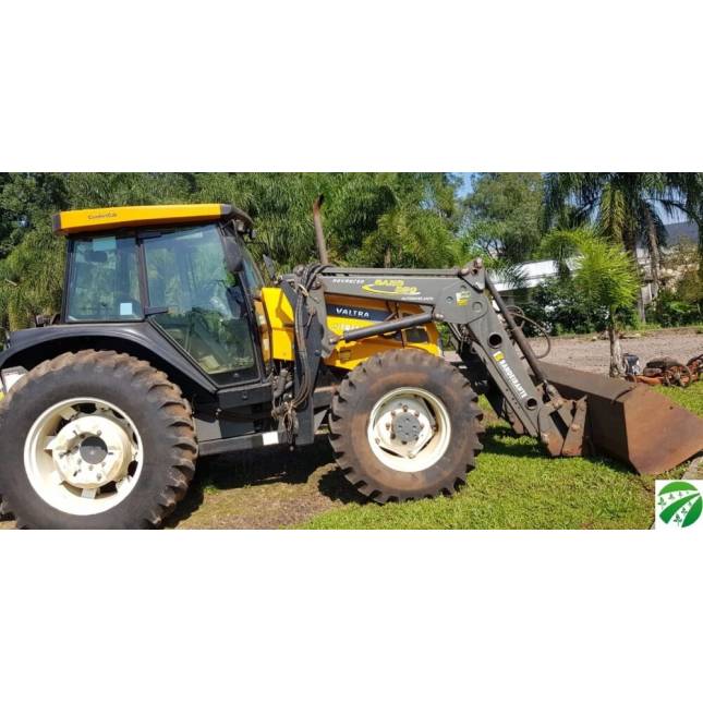 Valtra BM100 com concha