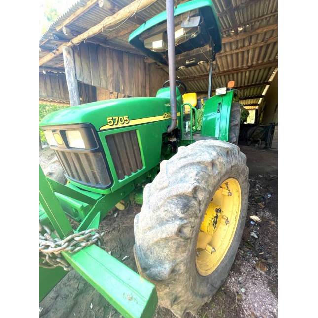 John Deere 5705